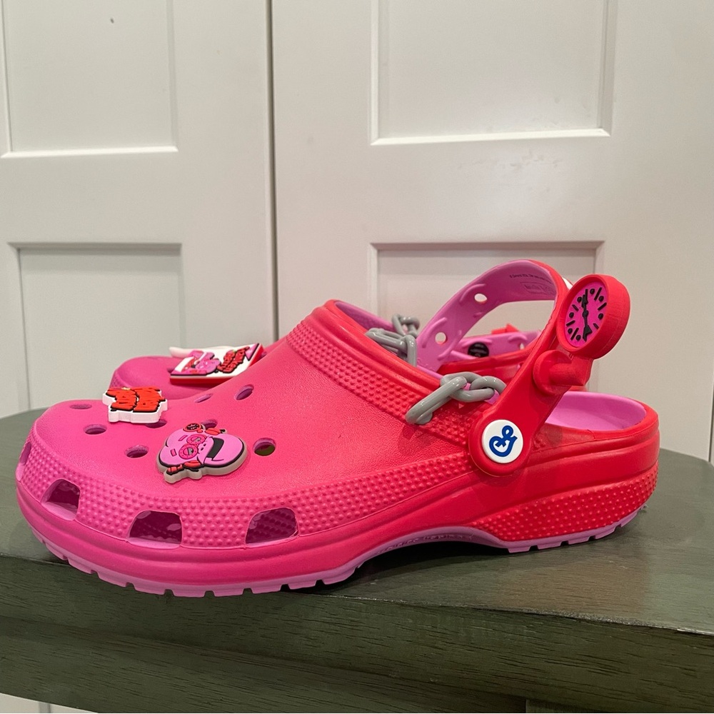 NEW CROCS GENERAL MILLS FRANKEN BERRY CLASSIC CLOGS SIZE 7 MENS / 9 WOMENS